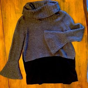 Turtleneck/cowl sweater